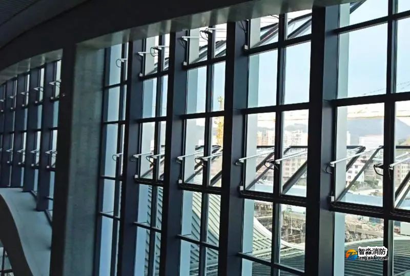 電動(dòng)開(kāi)窗機(jī)的現(xiàn)場(chǎng)安裝圖 電動(dòng)開(kāi)窗機(jī)的現(xiàn)場(chǎng)安裝圖